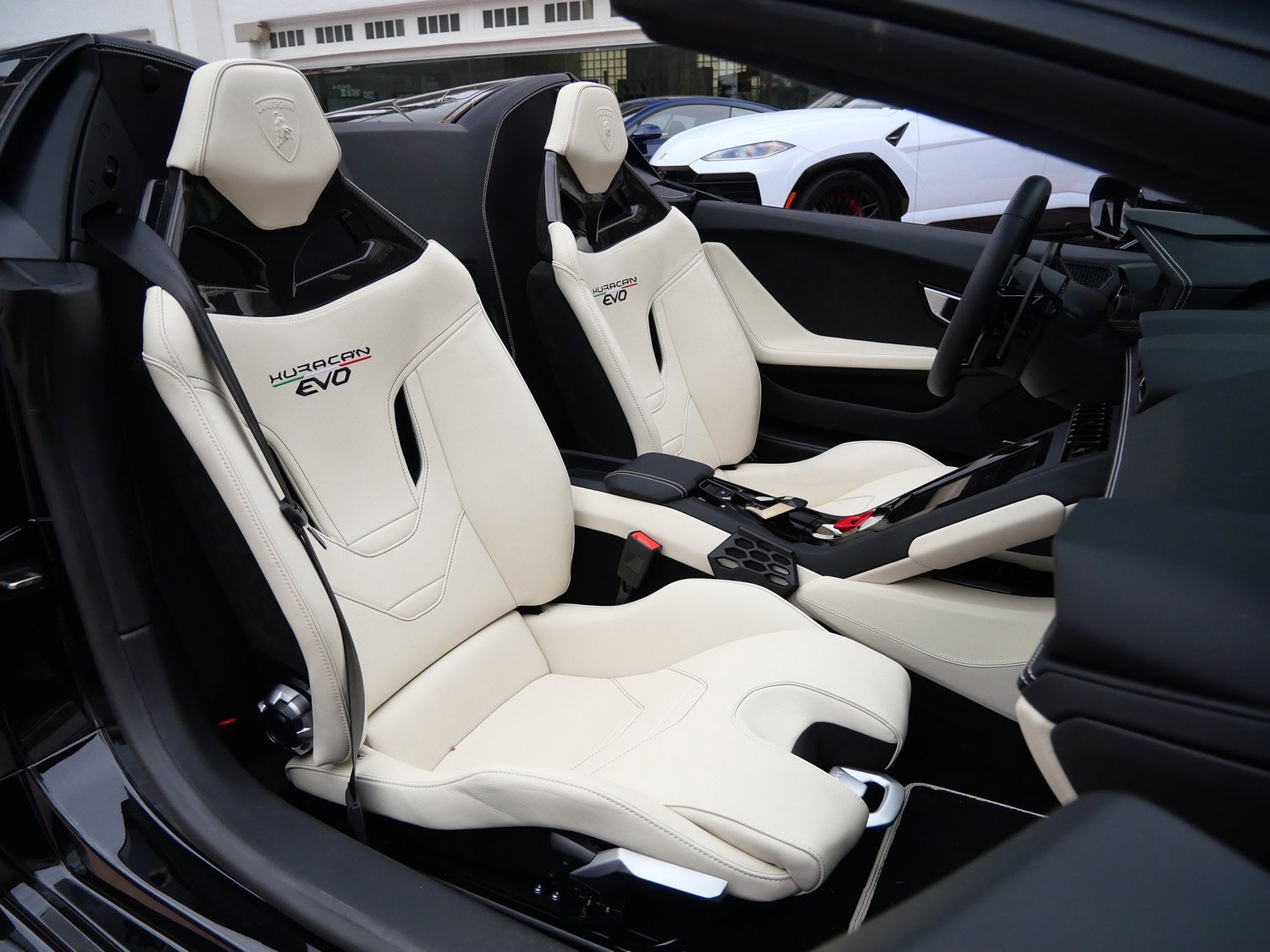 Used 2024 Lamborghini Huracan EVO image 8