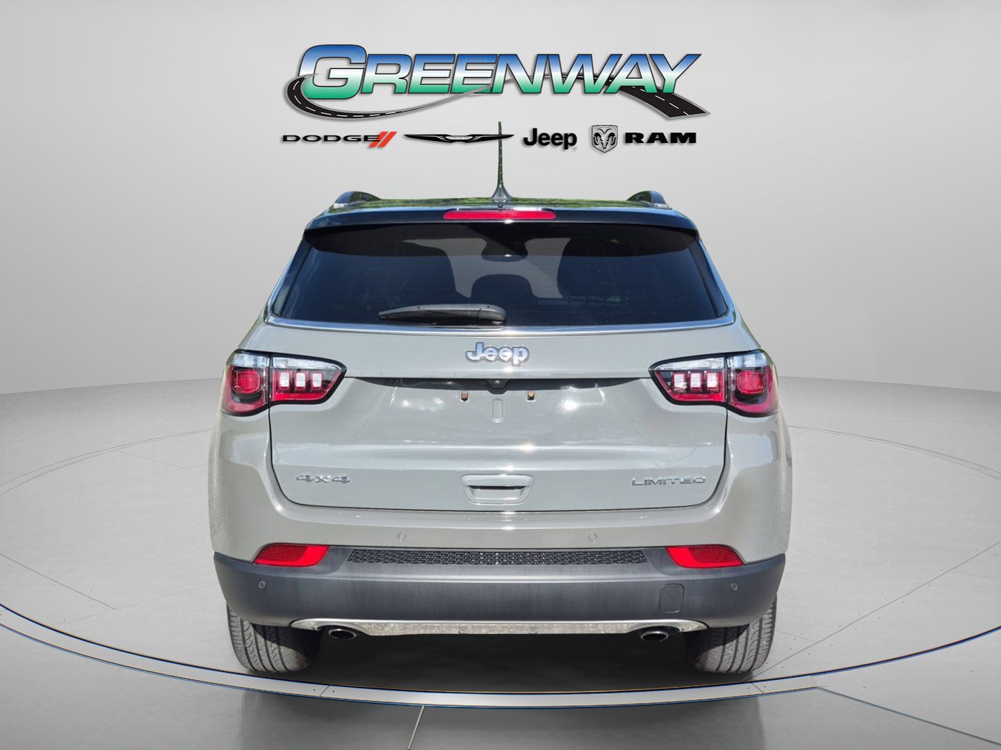 Used 2023 Jeep Compass Limited AWD/4WD image 2