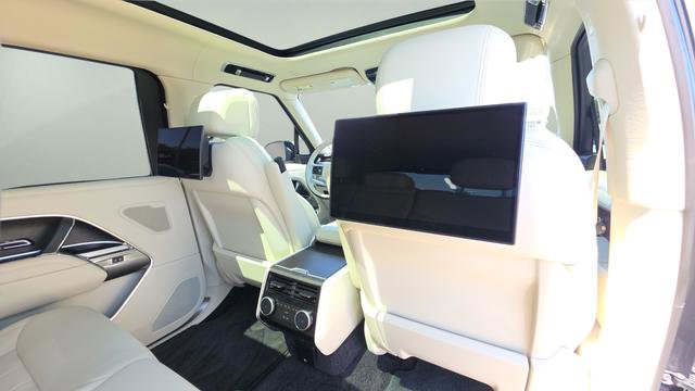 Used 2023 Land Rover Range Rover Long Wheelbase Autobiography image 23