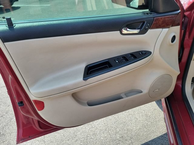 Used 2009 Chevrolet Impala LT w/ Luxury Edition Package FWD image 19