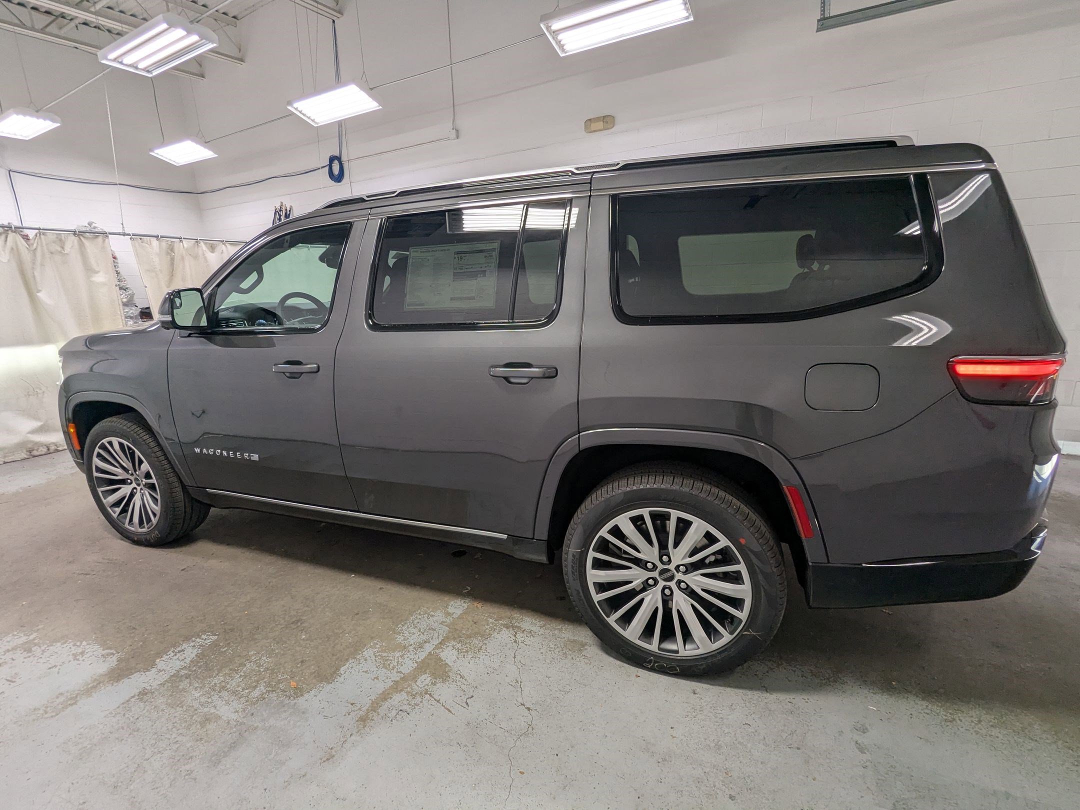 New 2025 Jeep Wagoneer Series II image 8