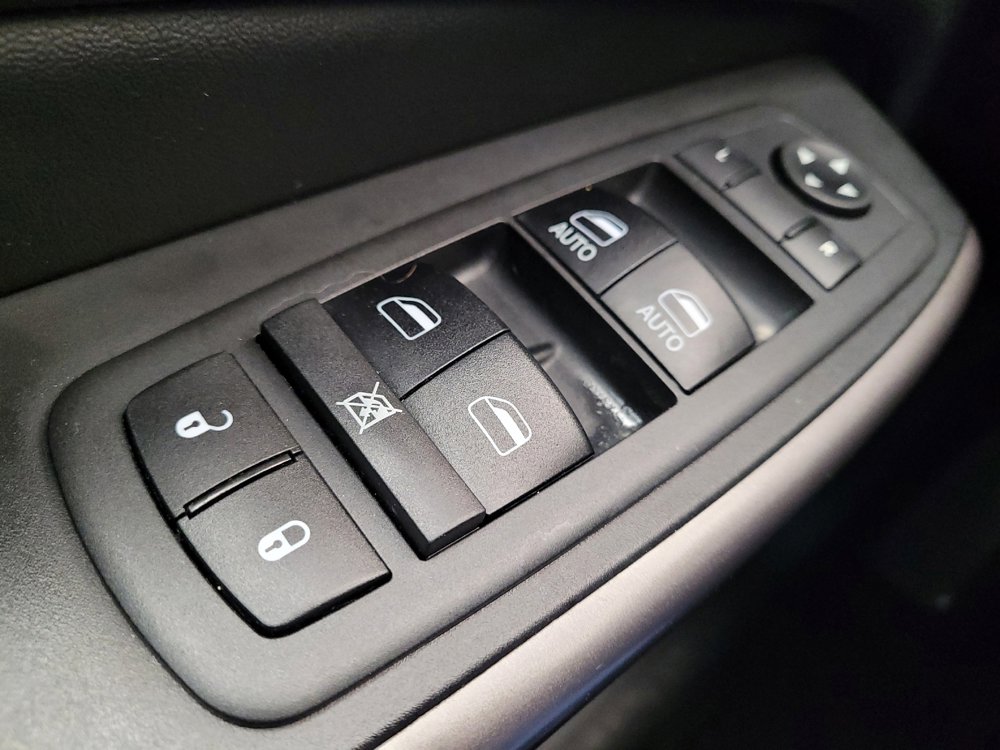 Used 2019 Jeep Cherokee Latitude Plus w/ Comfort/Convenience Group image 27