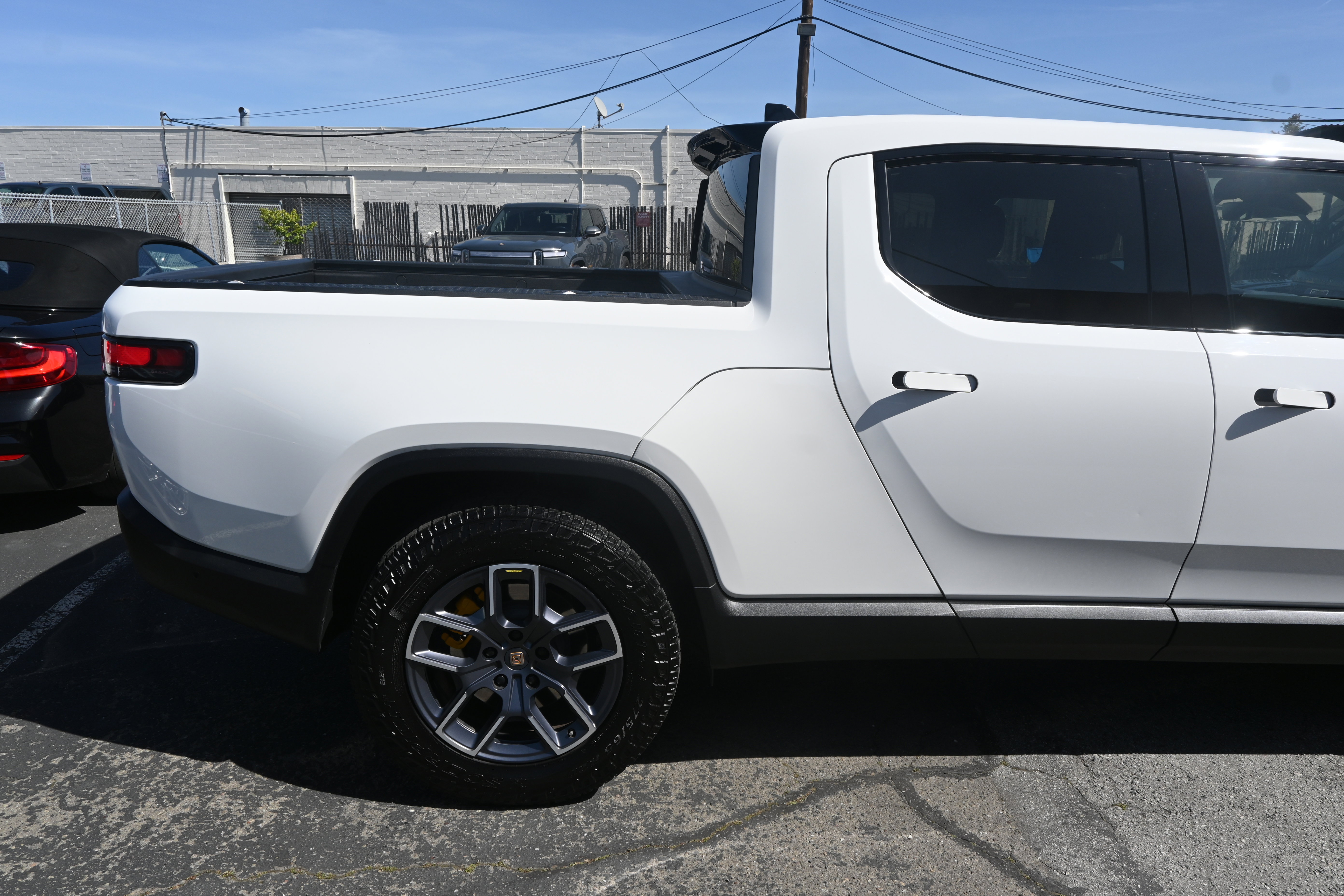 Used 2023 Rivian R1T Adventure image 19