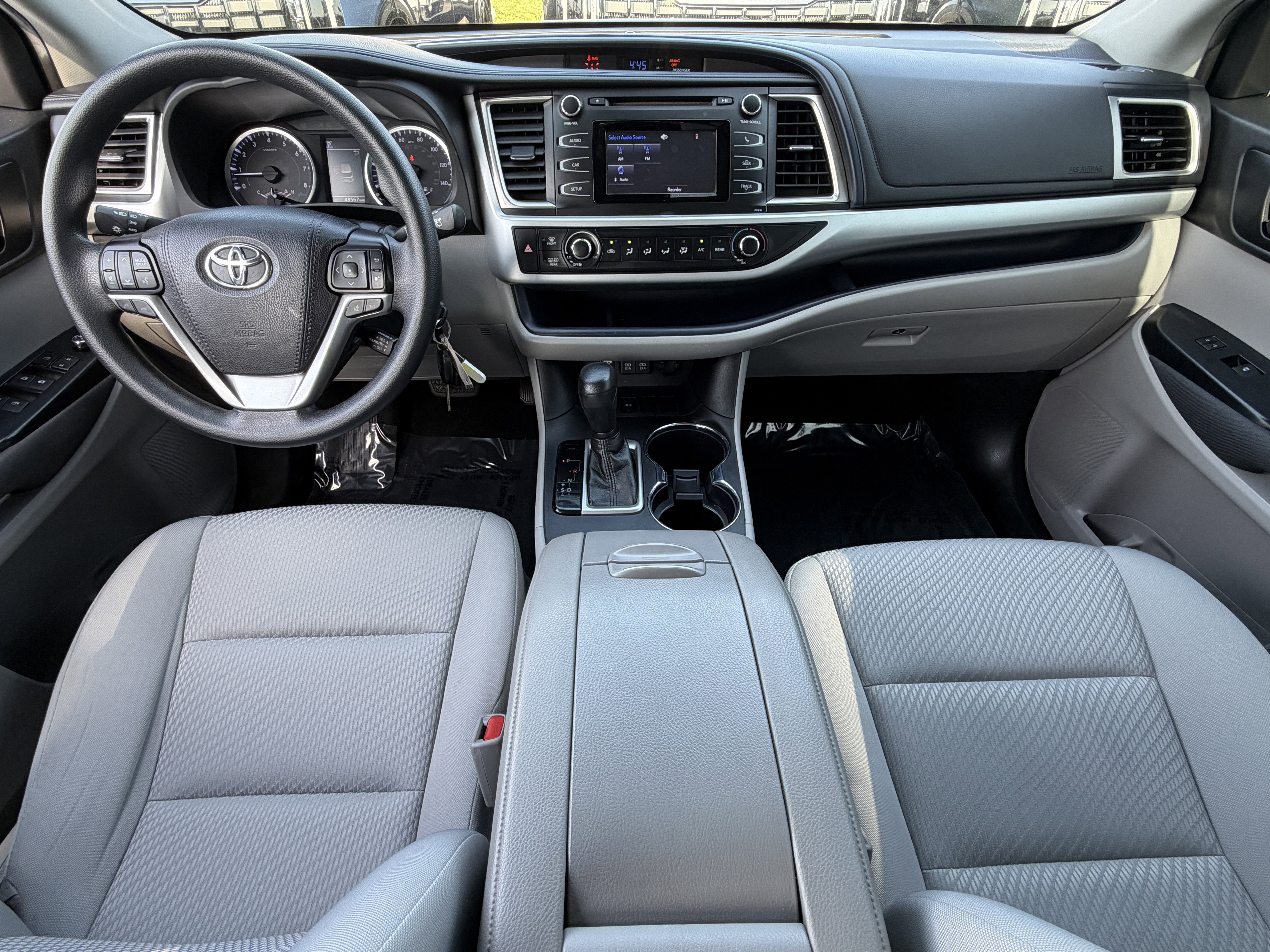 Used 2019 Toyota Highlander LE FWD image 24