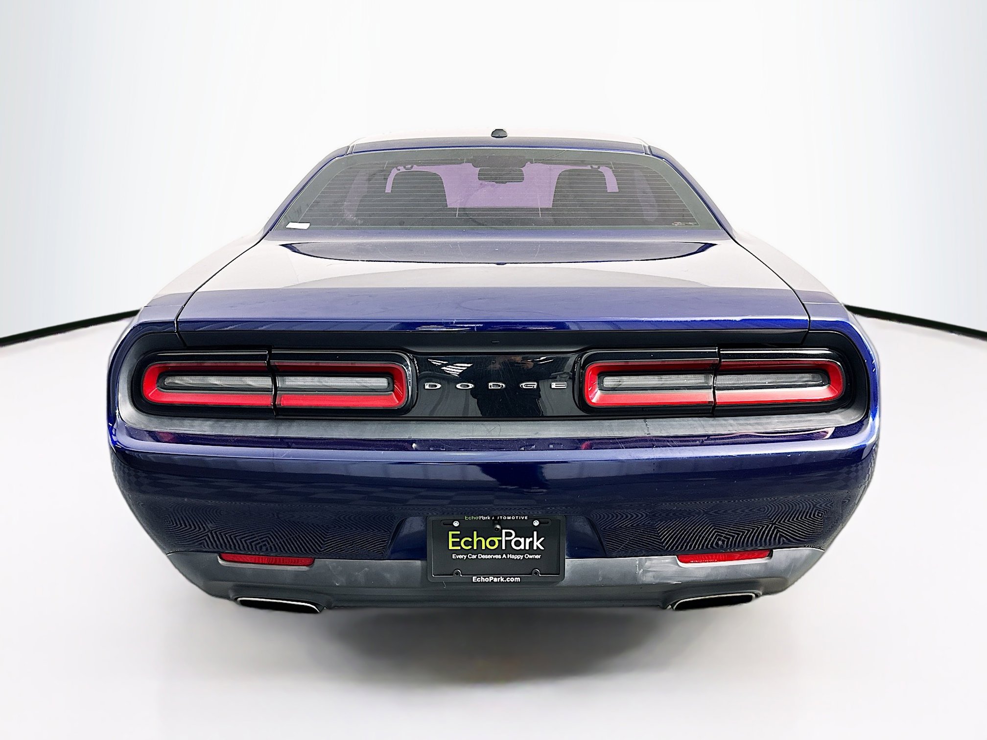 Used 2015 Dodge Challenger SXT image 7