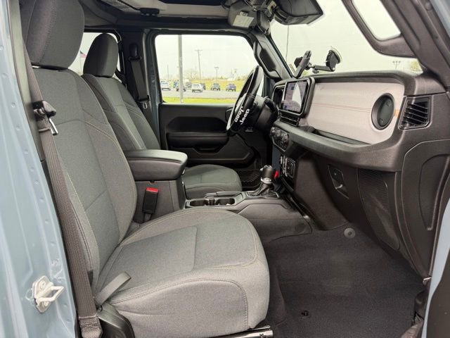 Used 2024 Jeep Wrangler Sport S image 9