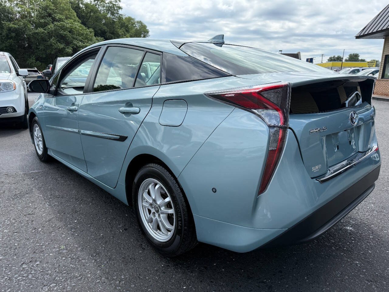 Used 2017 Toyota Prius One FWD image 7