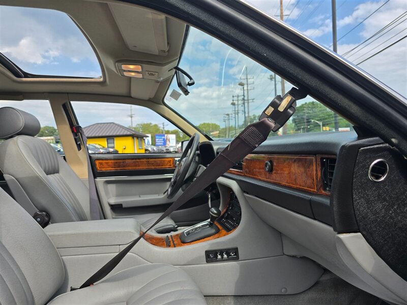 Used 1989 Jaguar XJ6 RWD image 24