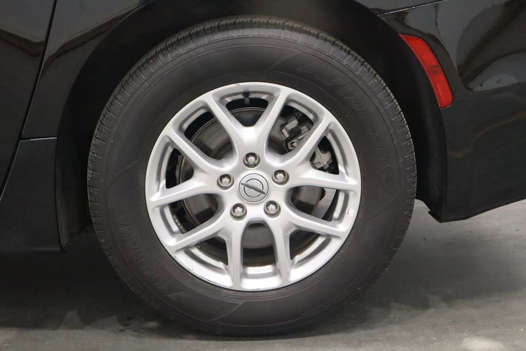 Used 2024 Chrysler Pacifica Touring-L image 41