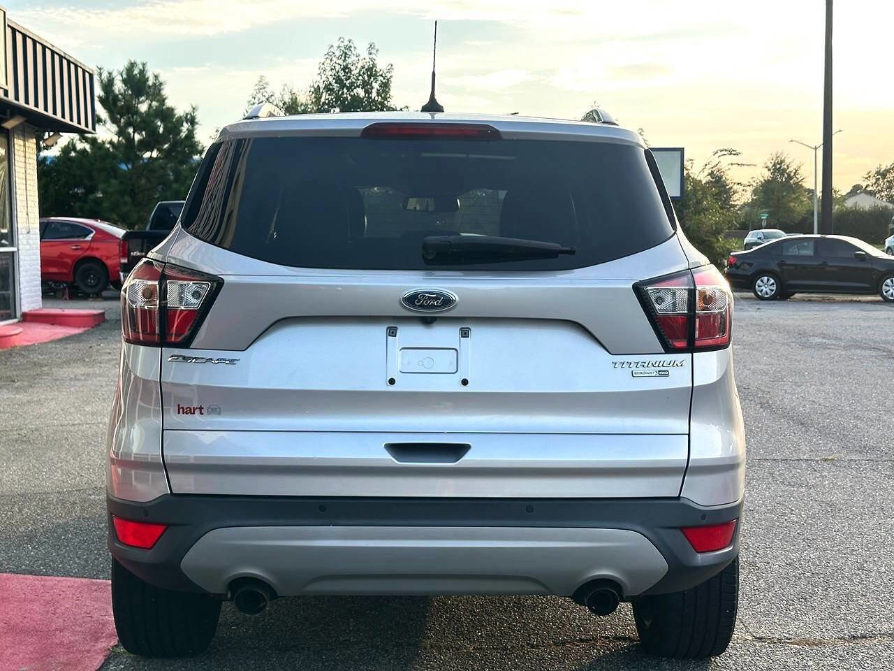 Used 2018 Ford Escape Titanium image 4
