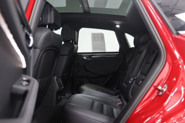 Used 2025 Porsche Macan AWD/4WD image 34