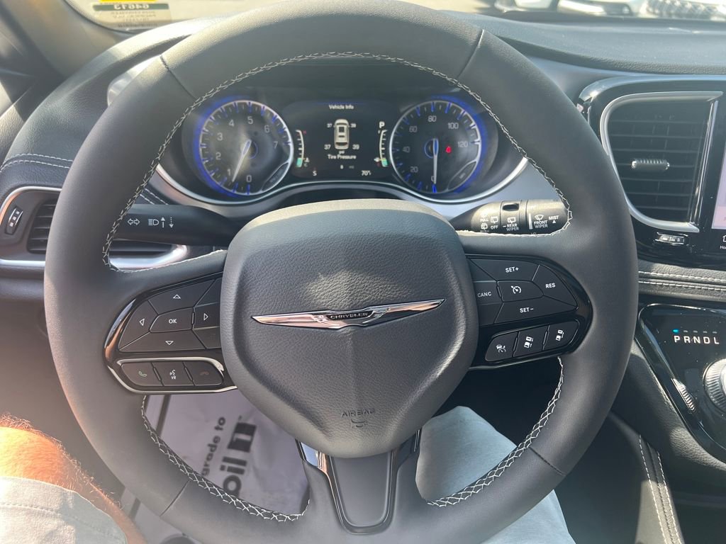 New 2026 Chrysler Pacifica Limited image 18