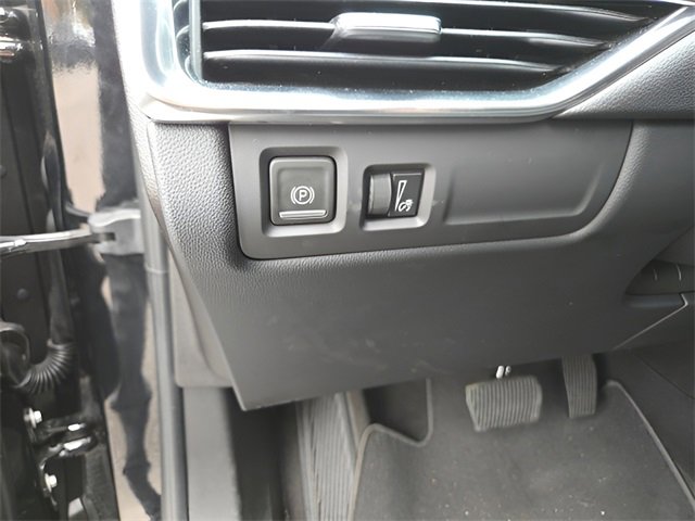 Used 2022 Cadillac XT4 Luxury w/ Cold Weather Package image 13