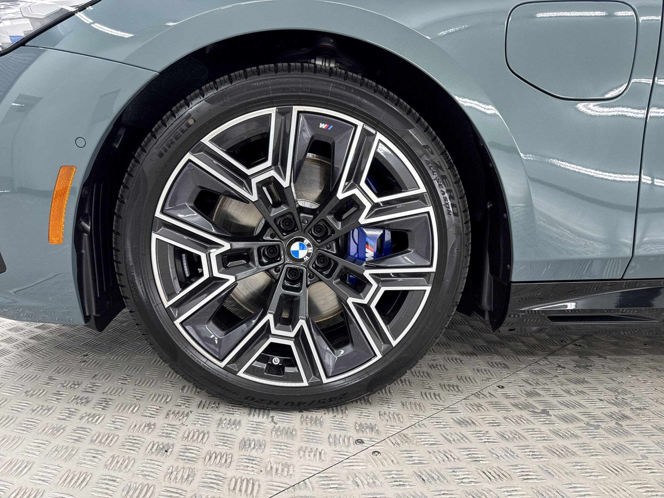 New 2026 BMW 550e xDrive w/ Executive Package image 12