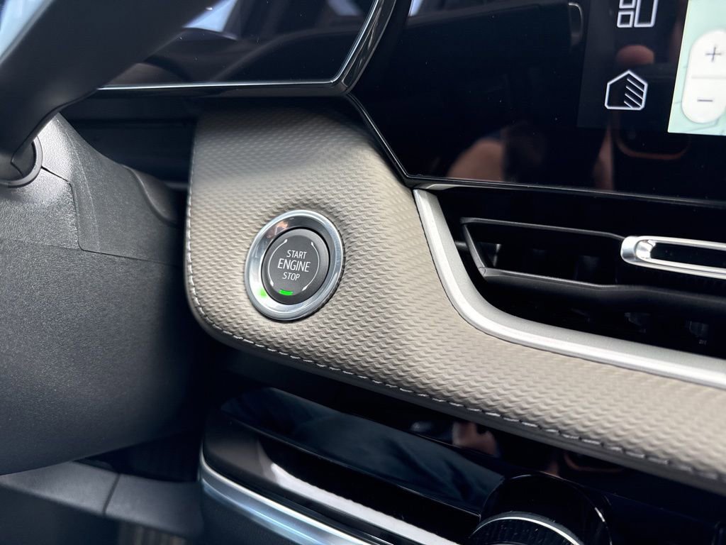 New 2026 Chevrolet Equinox LT w/ Convenience Package II image 22