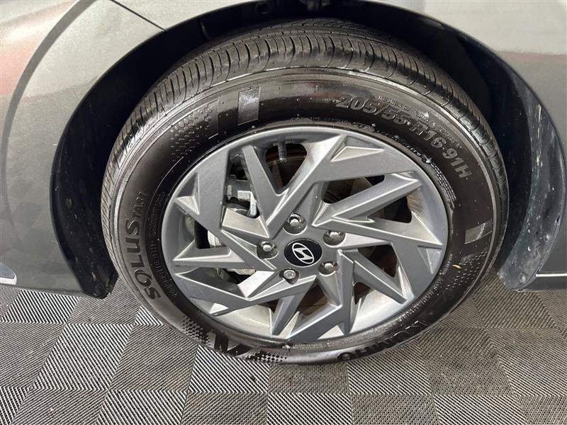 Used 2024 Hyundai Elantra Blue FWD image 31