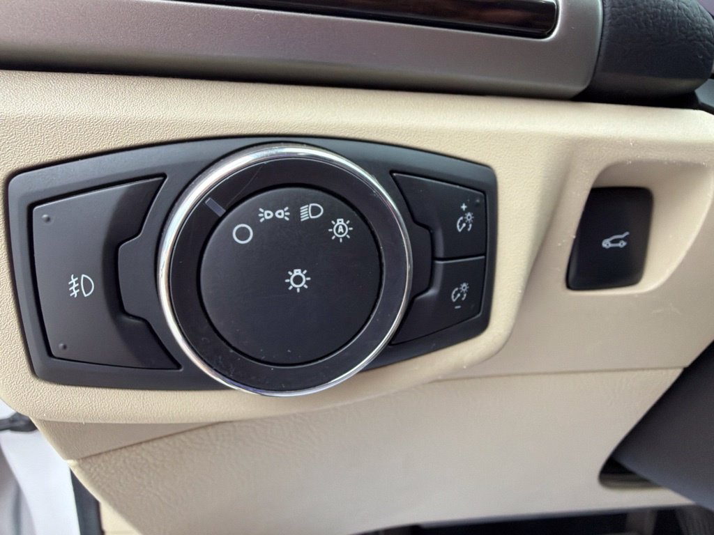Used 2015 Ford Fusion SE w/ Equipment Group 202A FWD image 21