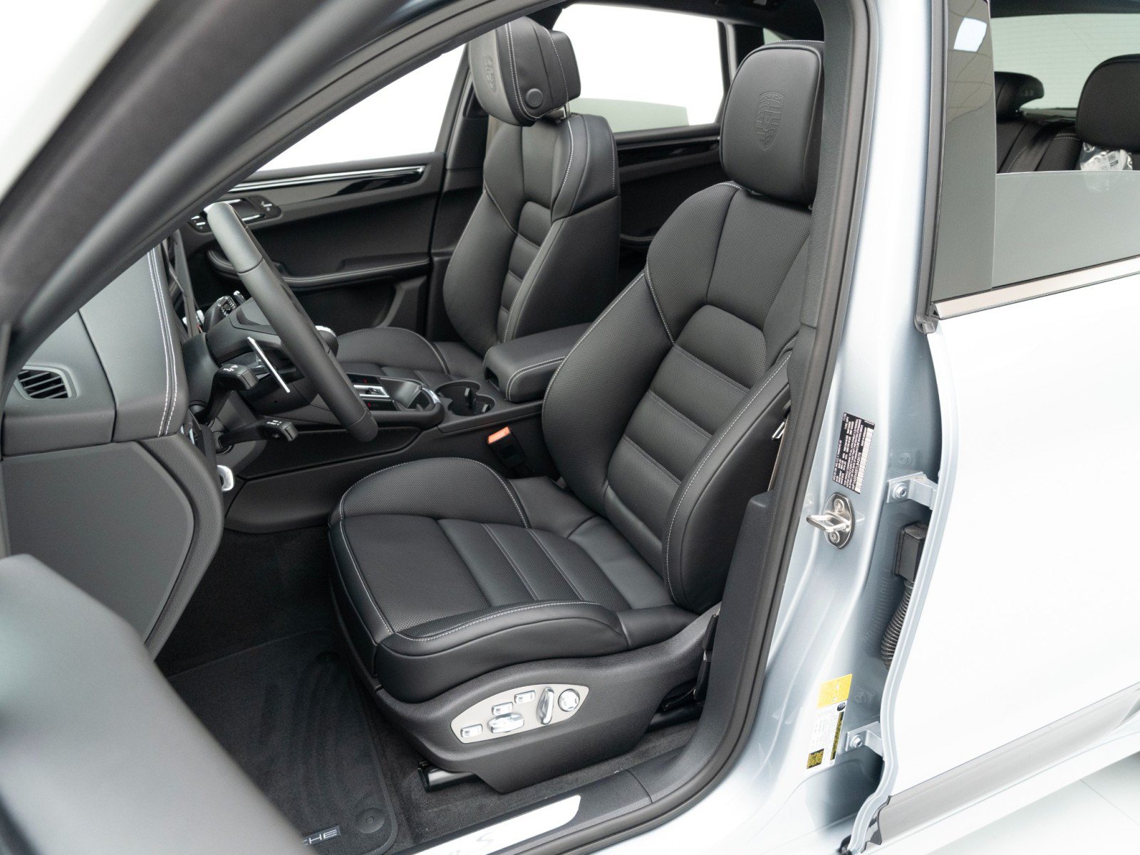 New 2026 Porsche Macan S AWD/4WD image 5