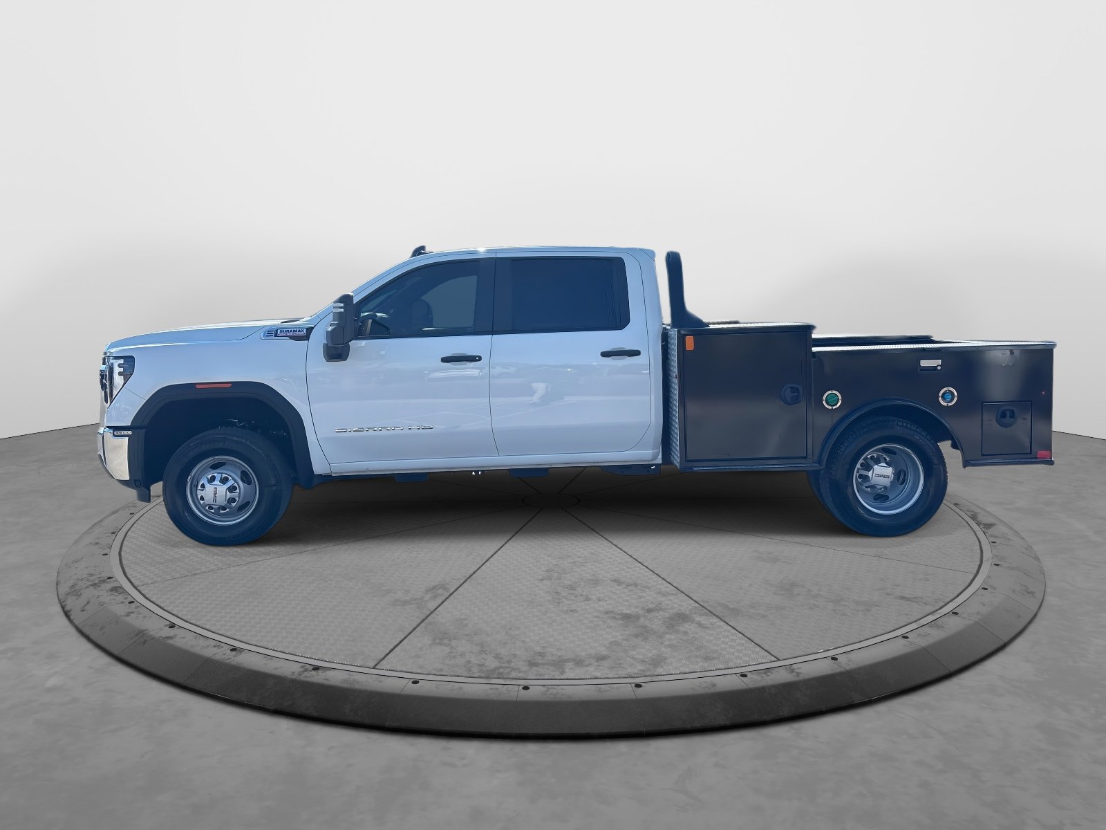 Used 2024 GMC Sierra 3500 Pro w/ Convenience Package image 5