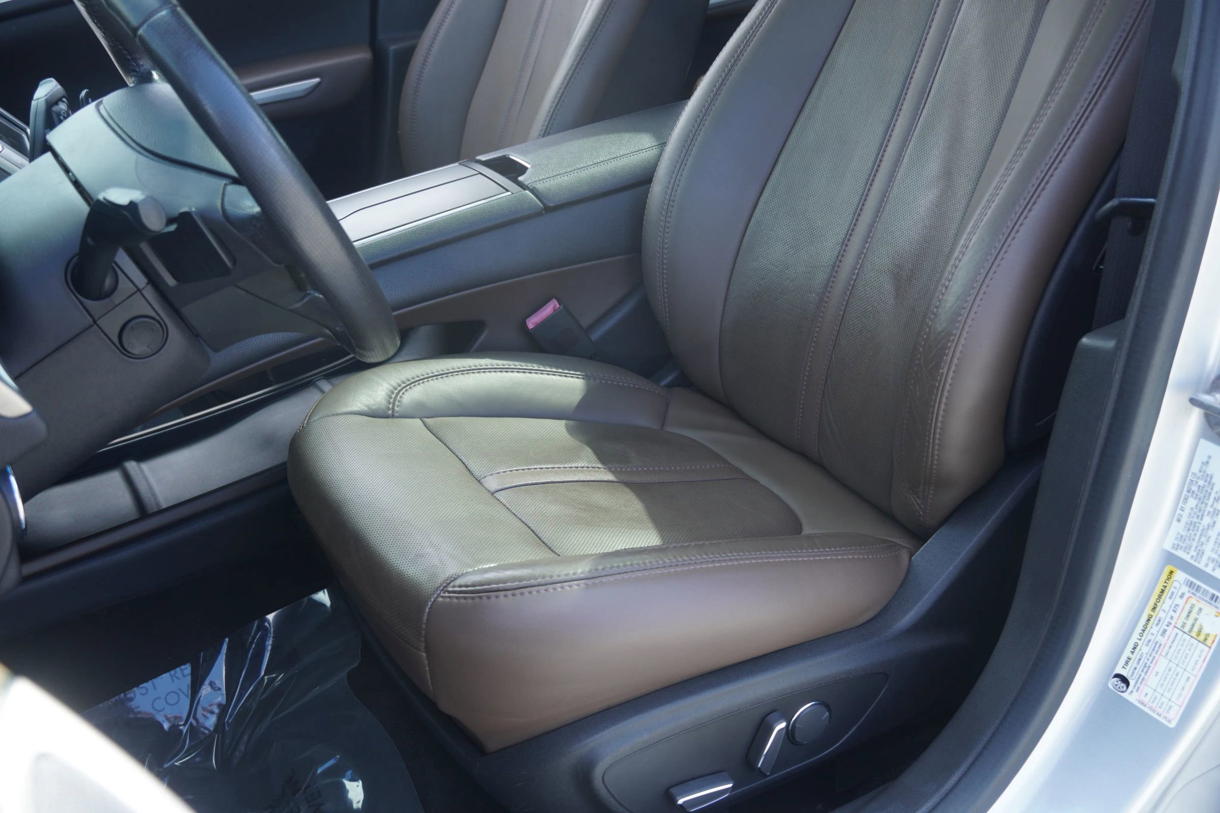 Used 2014 Lincoln MKZ Sedan 4D w/ Equipment Group 102A Reserve image 6