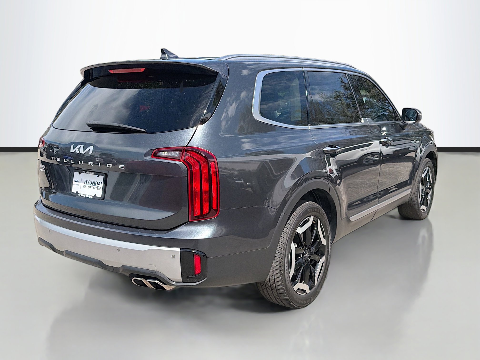 Used 2024 Kia Telluride S w/ S Sunroof Package image 3