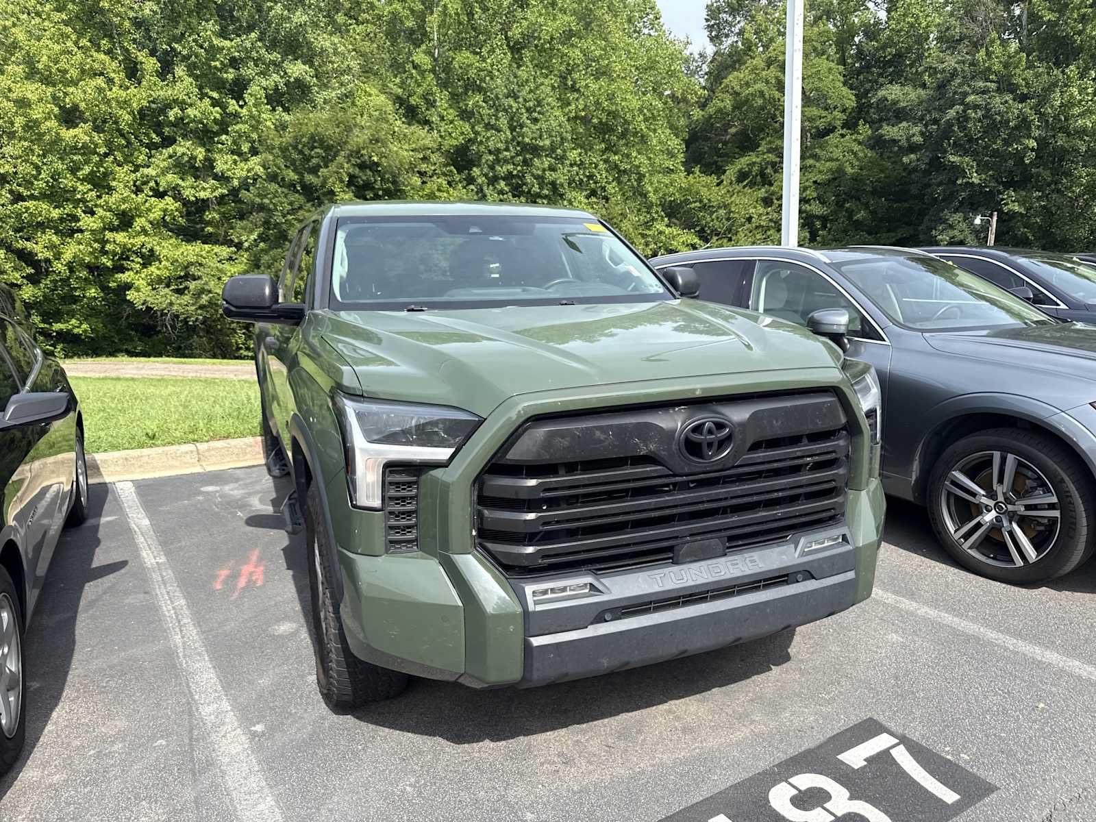Used 2022 Toyota Tundra SR5 w/ SR5 Convenience Package AWD/4WD image 38