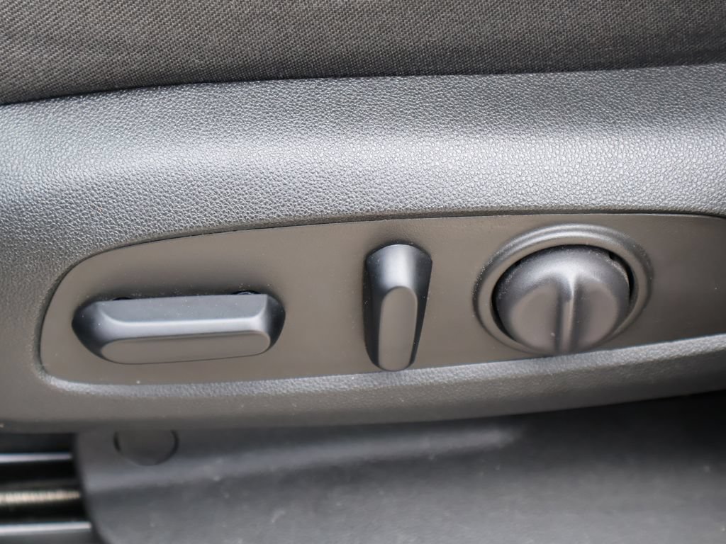 Used 2024 Chevrolet Equinox LT FWD image 30