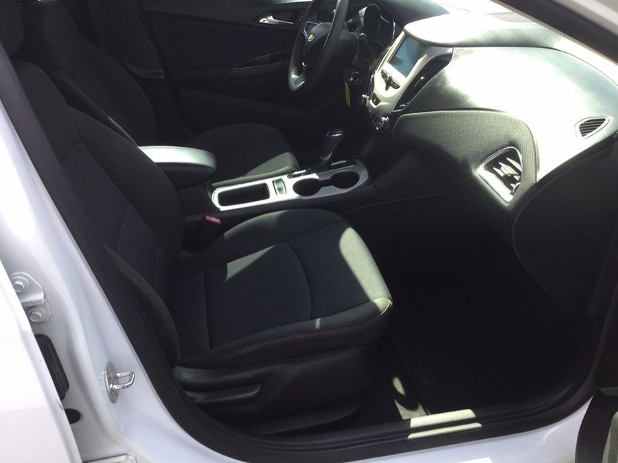Used 2017 Chevrolet Cruze LS FWD image 20