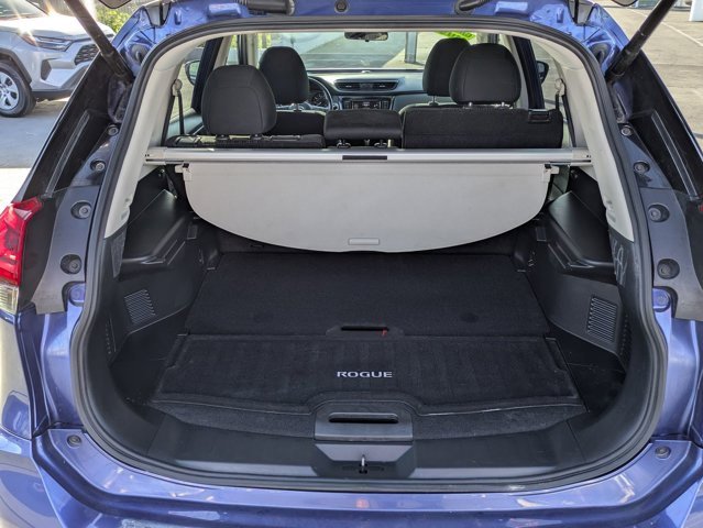 Used 2019 Nissan Rogue SV w/ Premium Package image 10
