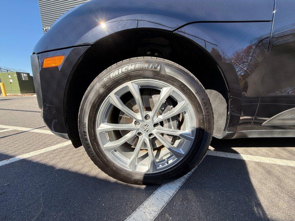 Certified 2025 Porsche Macan image 11