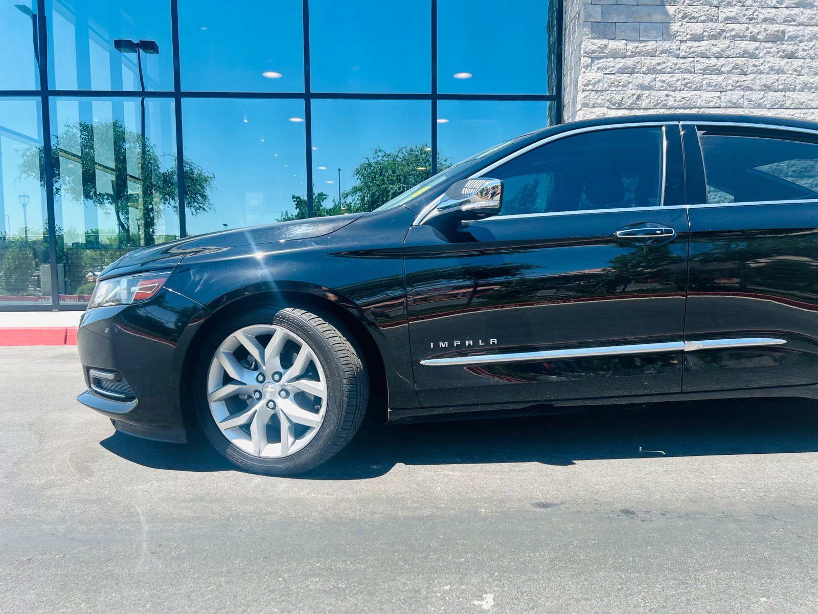 Used 2017 Chevrolet Impala Premier w/ Enhanced Convenience Package FWD image 5
