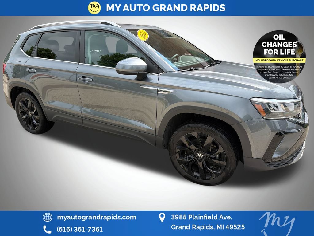 Used 2023 Volkswagen Taos SE w/ Panoramic Sunroof Package
