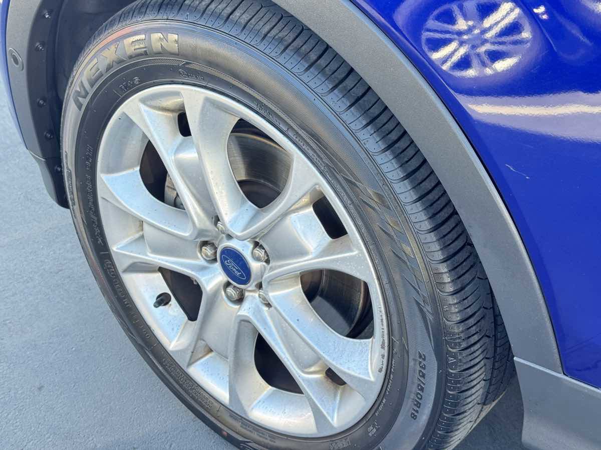 Used 2015 Ford Escape Titanium w/ Equipment Group 301A AWD/4WD image 24