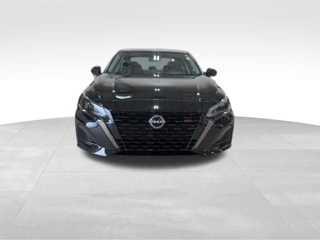 Used 2023 Nissan Altima 2.5 SR w/ SR Premium Package AWD/4WD image 4