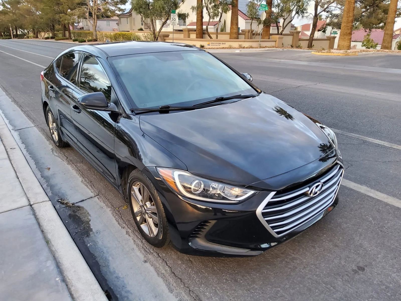 Used 2017 Hyundai Elantra SE image 2