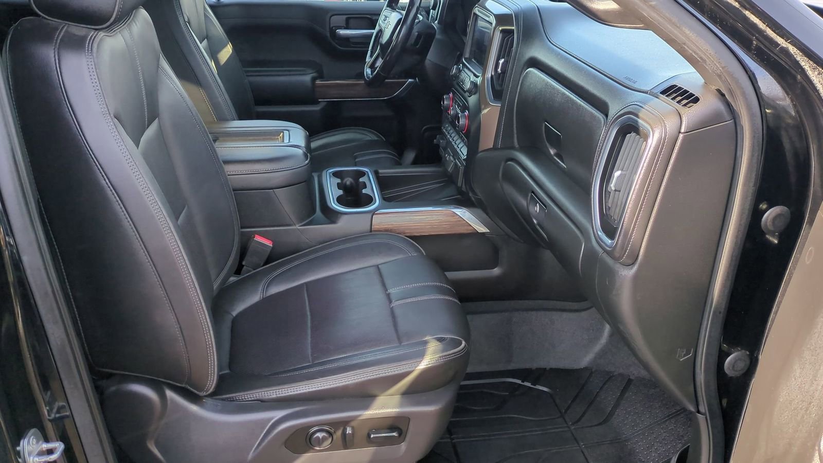 Used 2021 Chevrolet Silverado 1500 High Country w/ Technology Package image 25