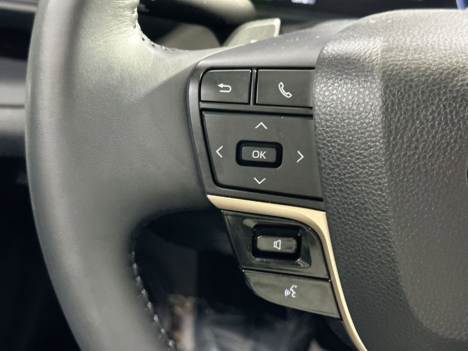 Used 2023 Toyota Crown Platinum image 21