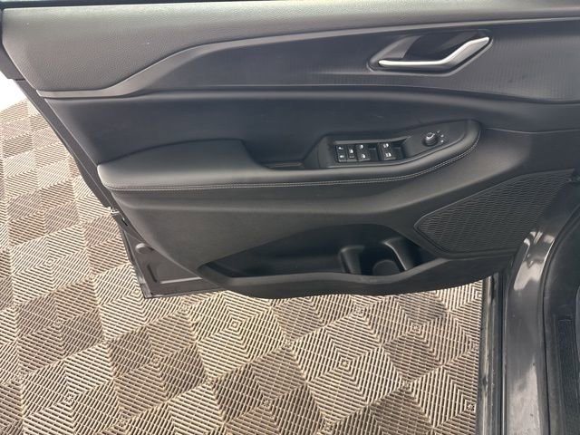 Used 2024 Jeep Grand Cherokee Laredo AWD/4WD image 18