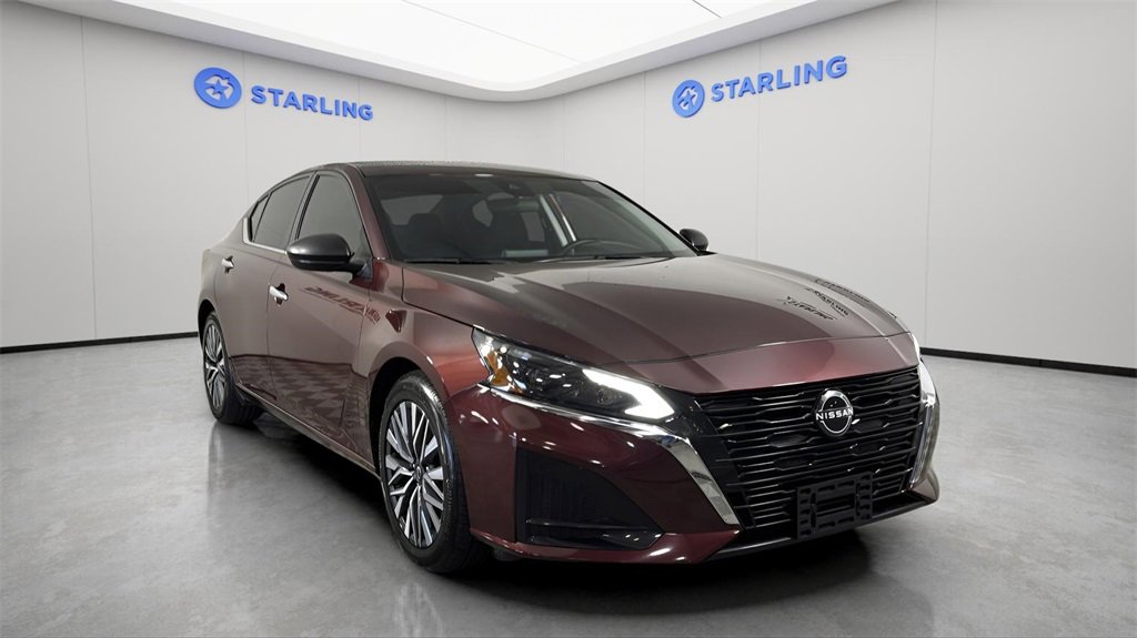 Used 2024 Nissan Altima 2.5 SV image 14