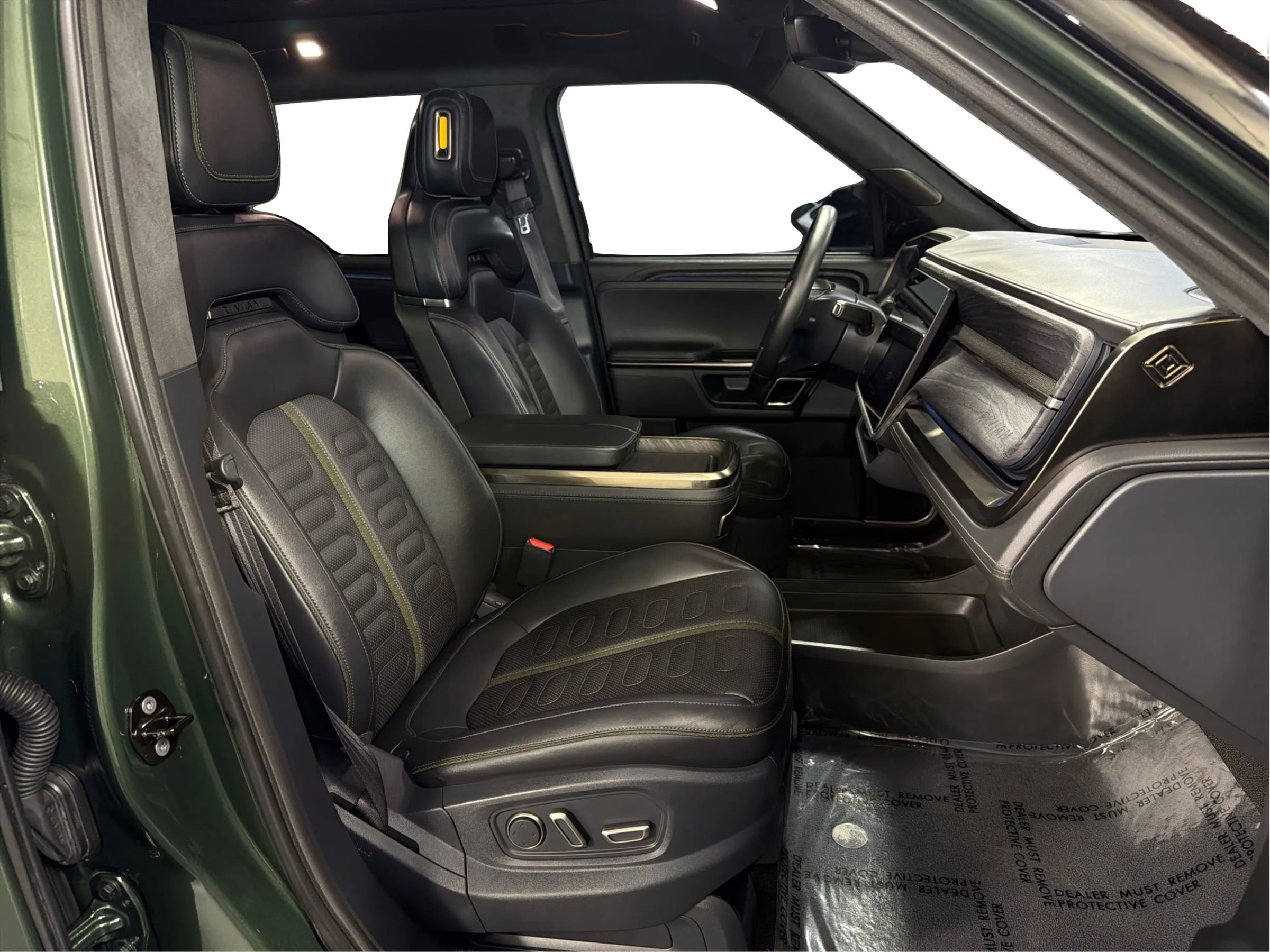 Used 2022 Rivian R1T Adventure image 28