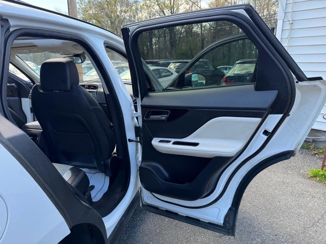 Used 2017 Jaguar F-PACE R-Sport image 39