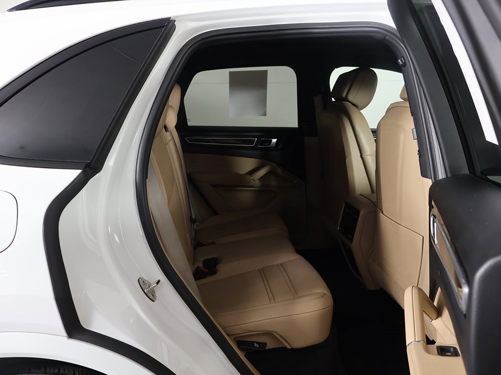 Used 2023 Porsche Cayenne Platinum Edition image 33