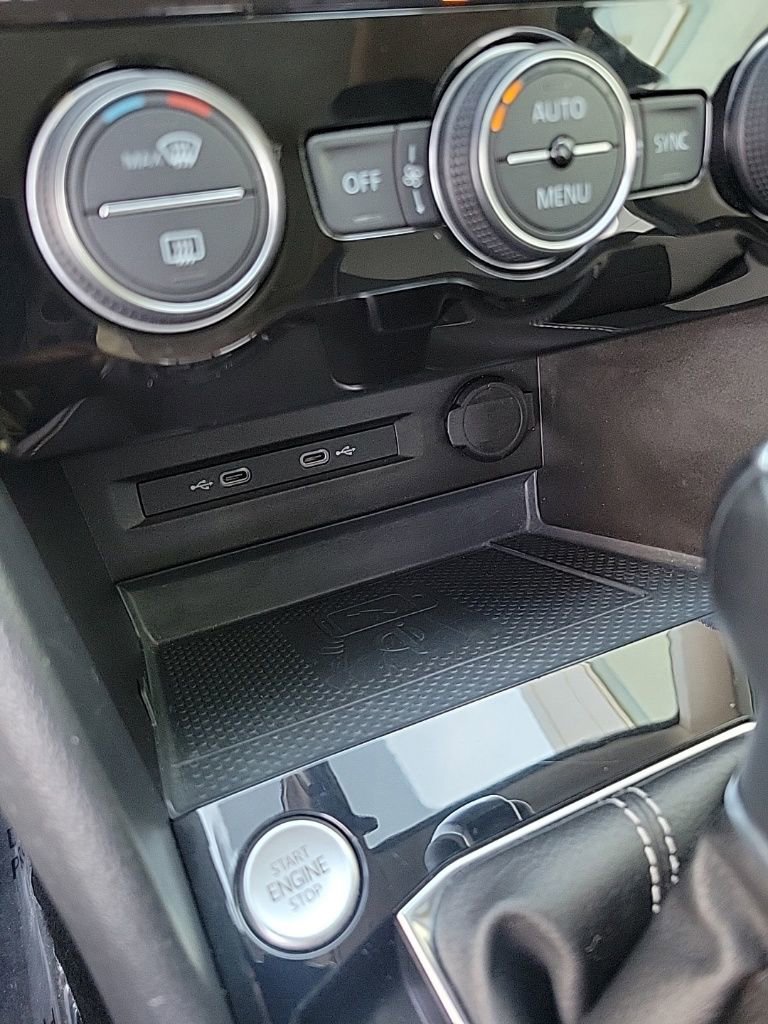 Used 2022 Volkswagen Taos SEL w/ Panoramic Sunroof Package image 23