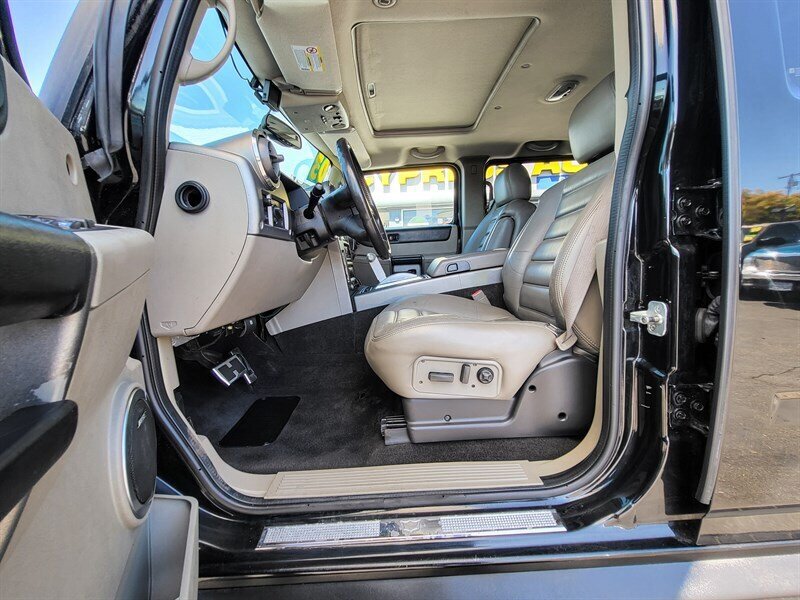 Used 2003 HUMMER H2 w/ Preferred Equipment Group AWD/4WD image 10