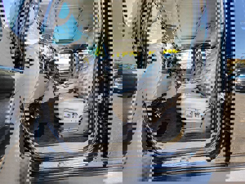 Used 2003 HUMMER H2 w/ Preferred Equipment Group image 10