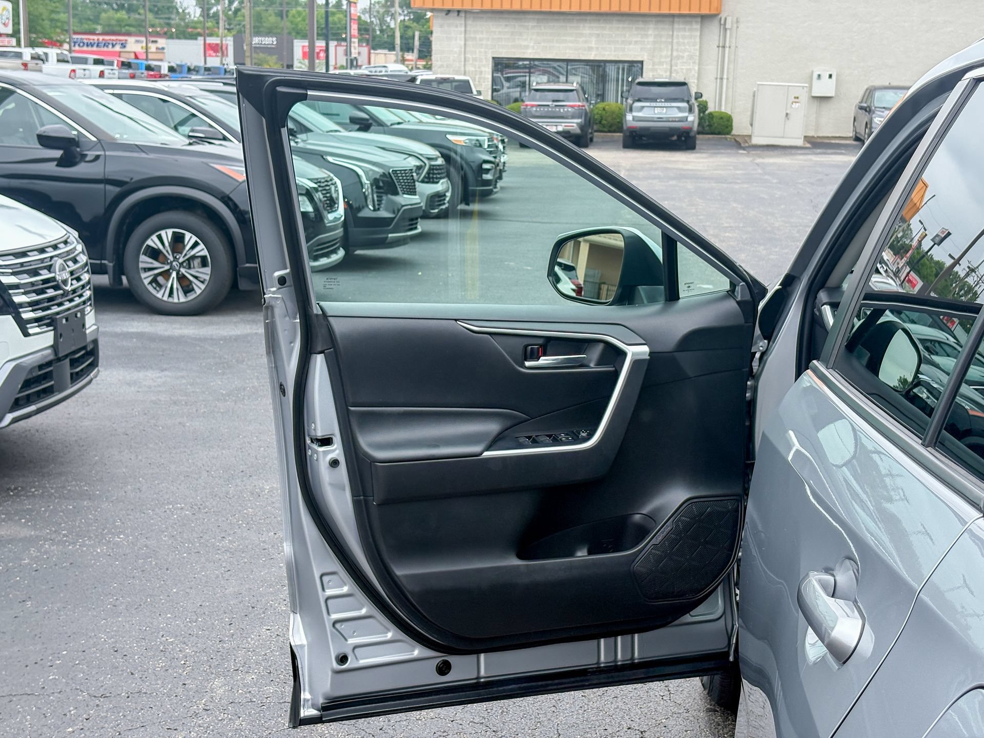 Used 2022 Toyota RAV4 XLE w/ Convenience Package AWD/4WD image 23