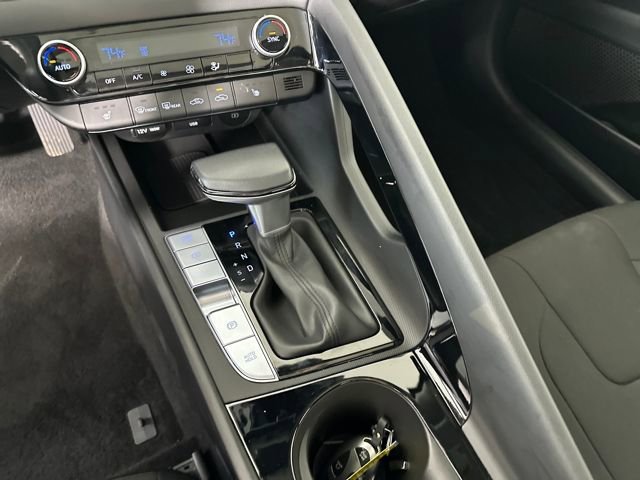 Used 2024 Hyundai Elantra SEL w/ Convenience Package image 20