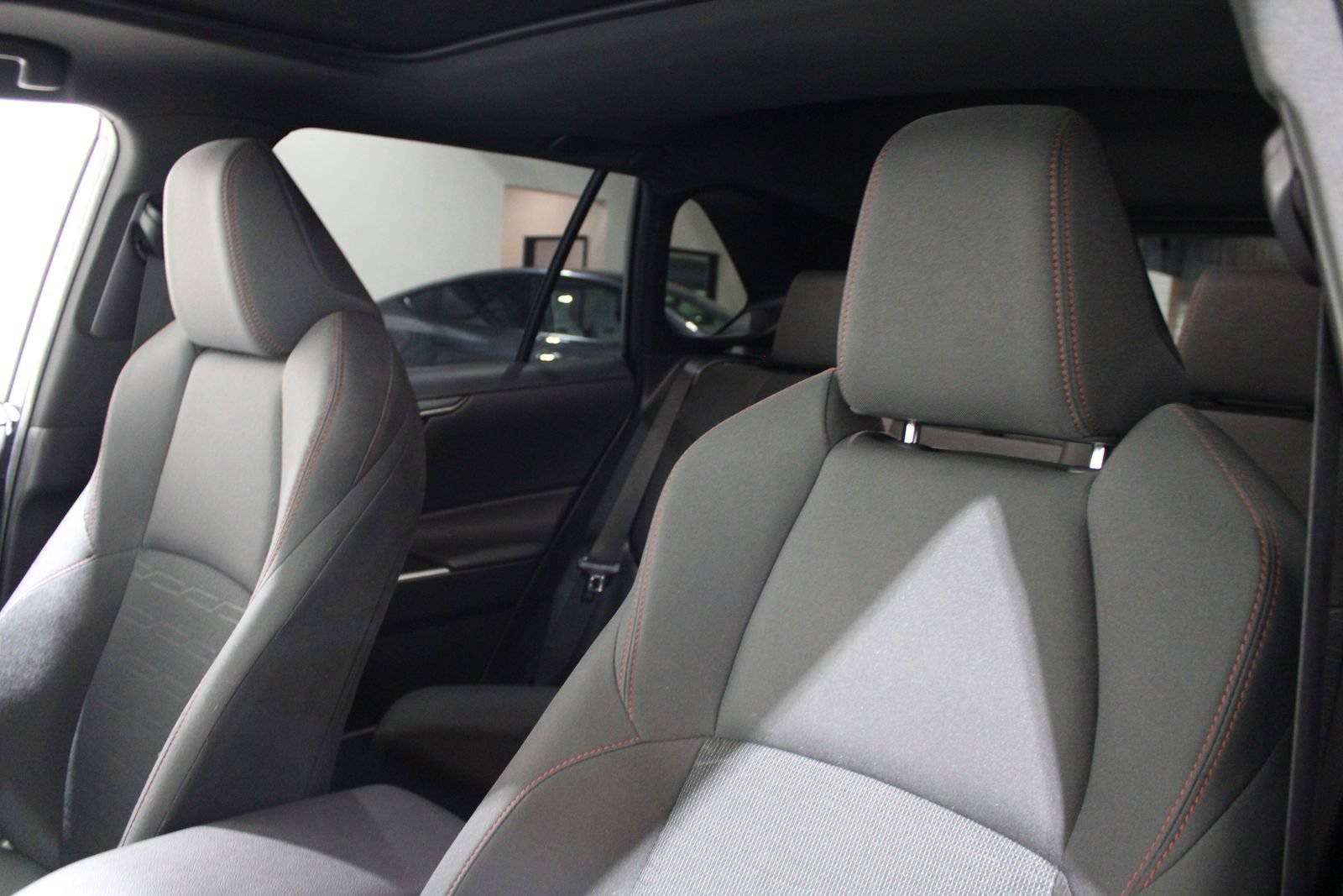 Used 2022 Toyota RAV4 SE w/ Weather & Moonroof Package AWD/4WD image 19