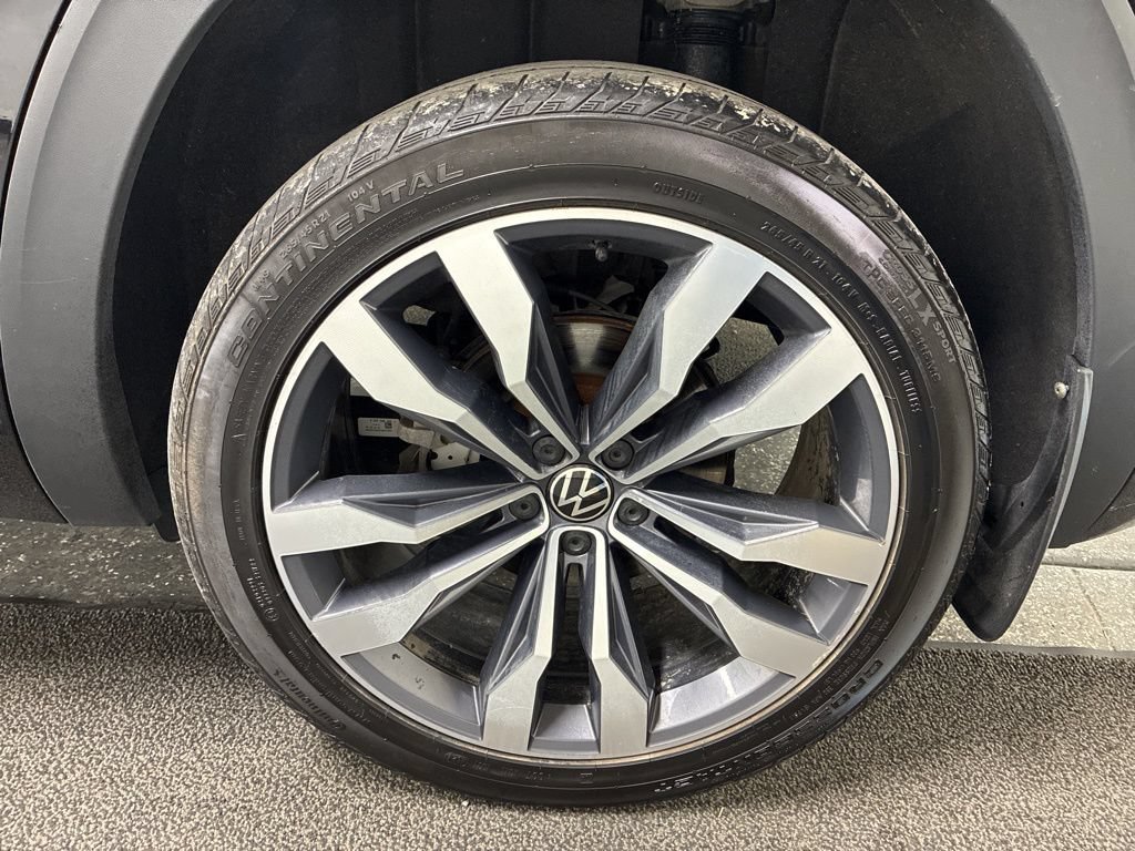 Used 2022 Volkswagen Atlas Cross Sport SEL Premium R-Line AWD/4WD image 9