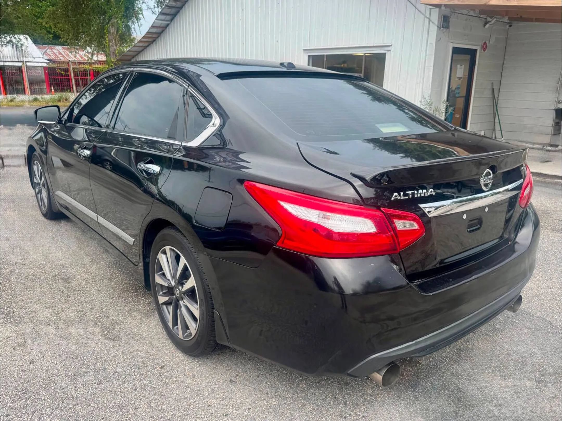 Used 2017 Nissan Altima 2.5 SV FWD image 4